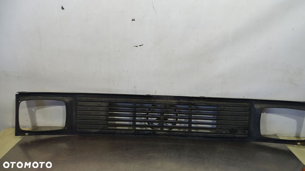 GRILL ATRAPA MERCEDES T1 KACZKA 208D - 3