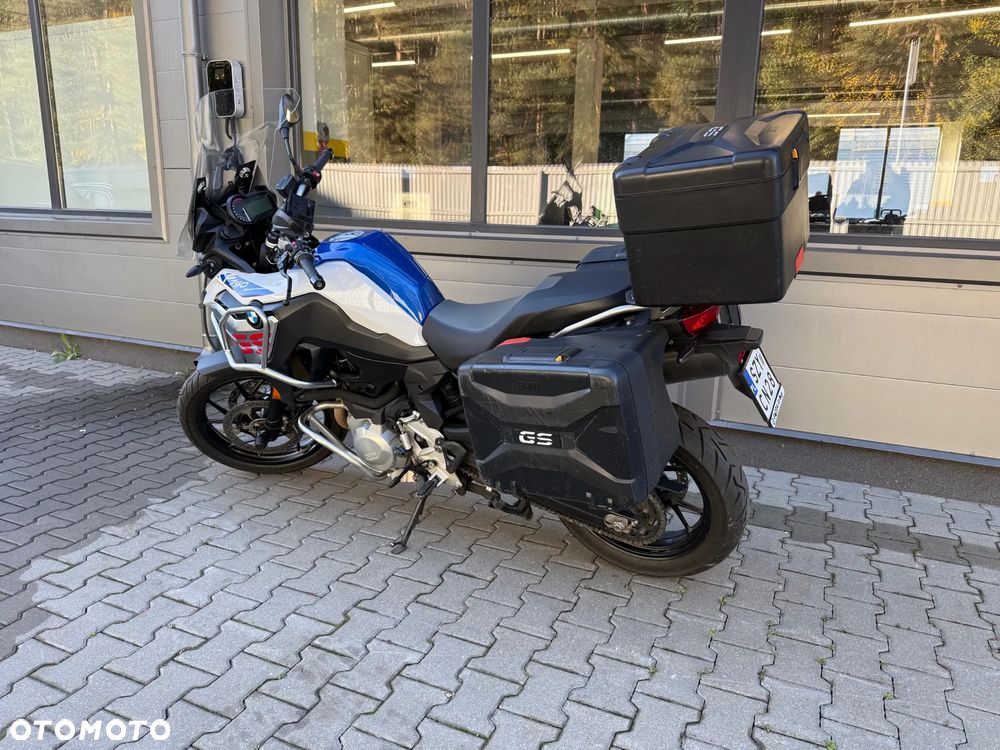 BMW F - 21