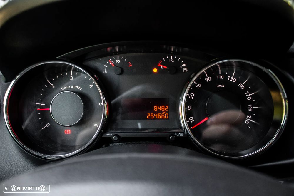 Peugeot 3008 1.6 HDi Access - 16