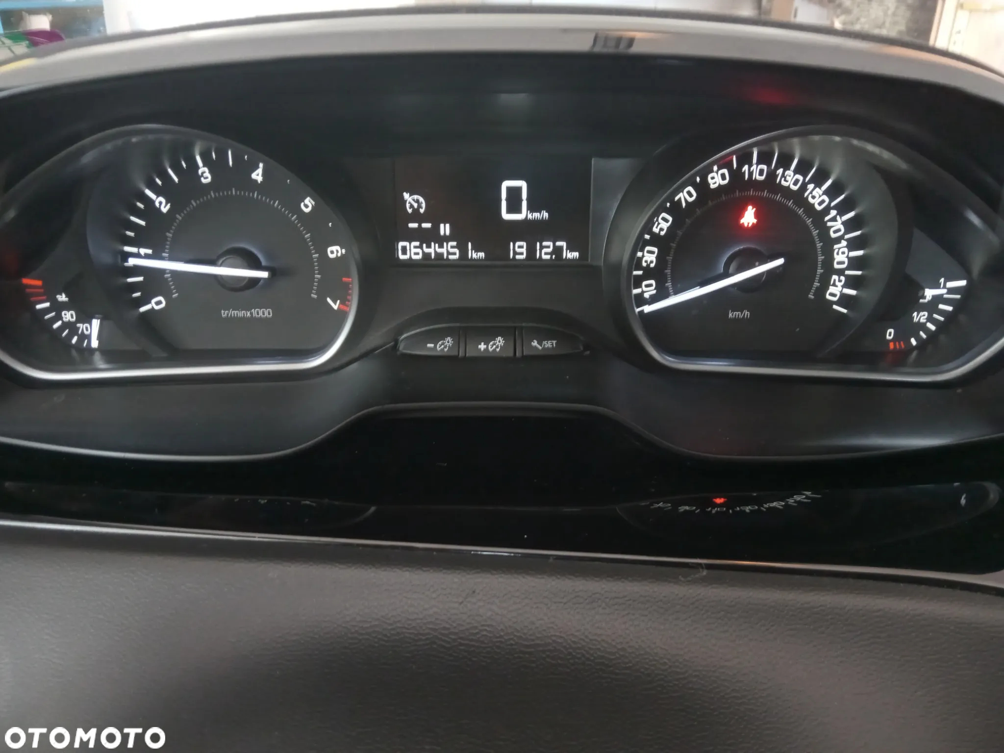 Peugeot 208 1.2 PureTech GPF Signature S&S - 12