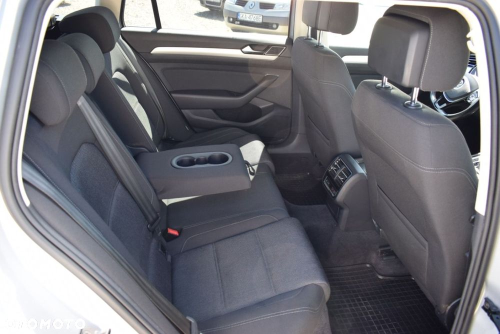 Volkswagen Passat - 24