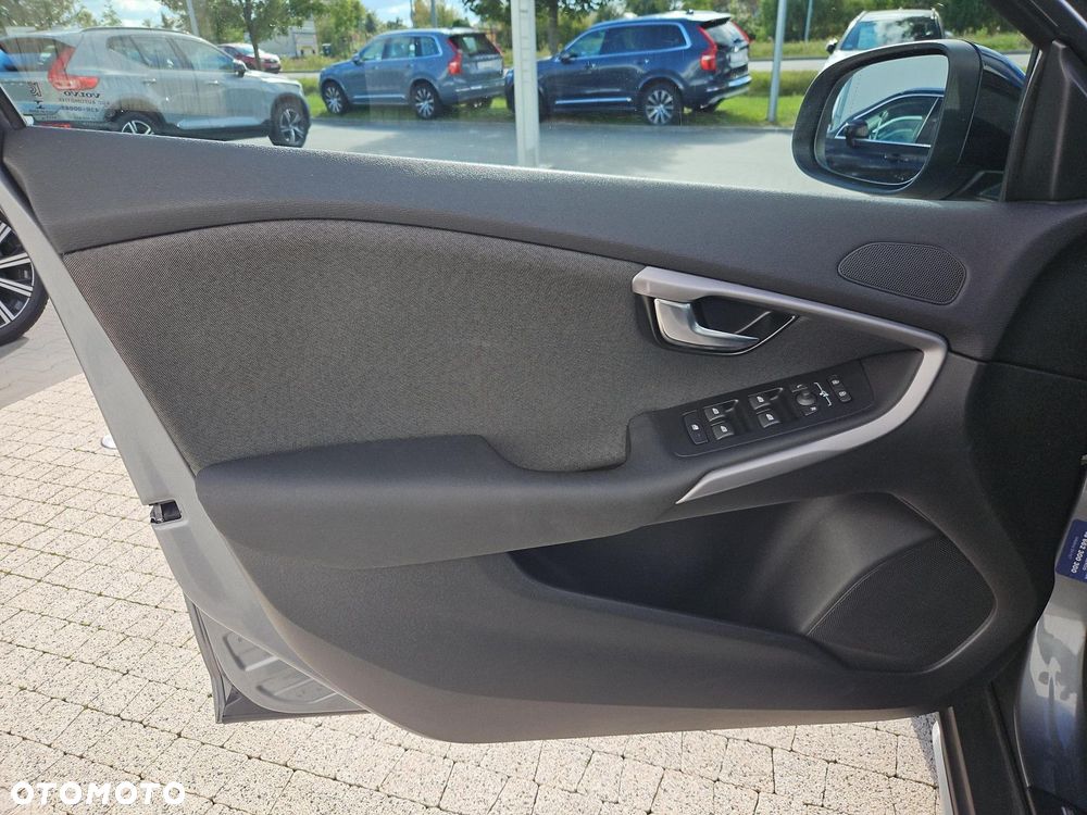 Volvo V40 T3 Drive-E Momentum - 24