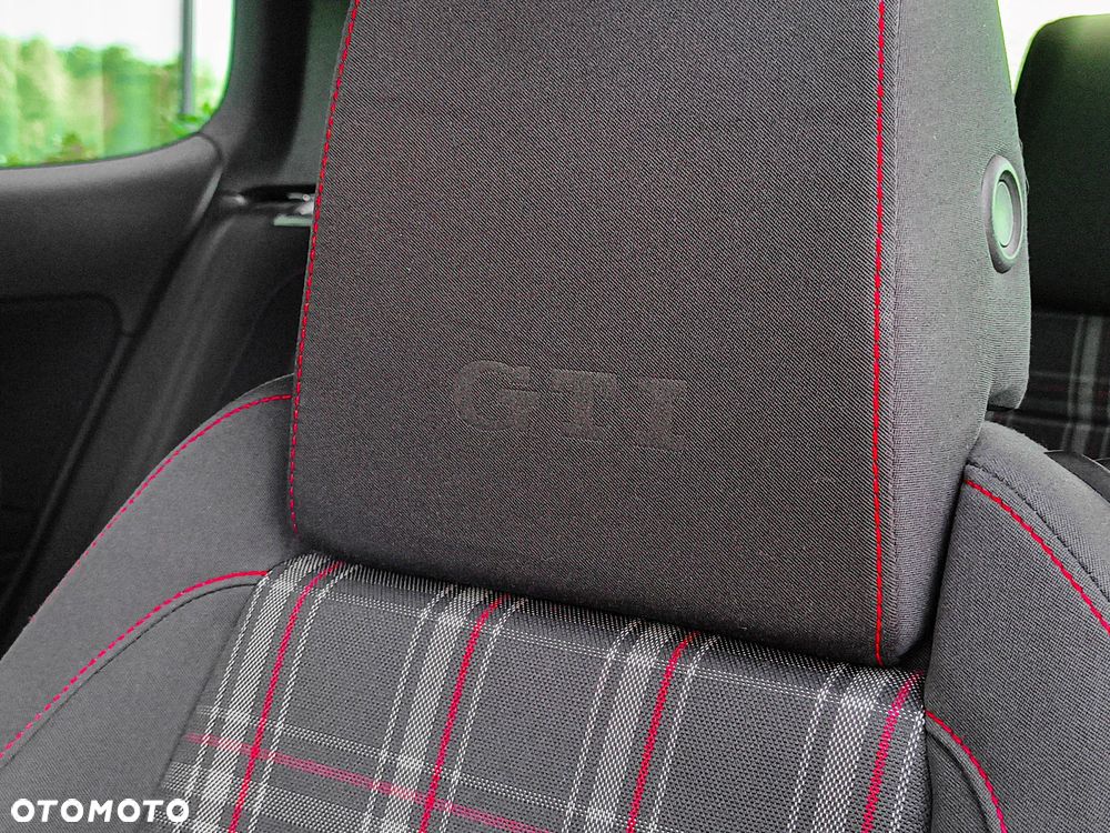 Volkswagen Golf VI 2.0 TSI GTI - 36