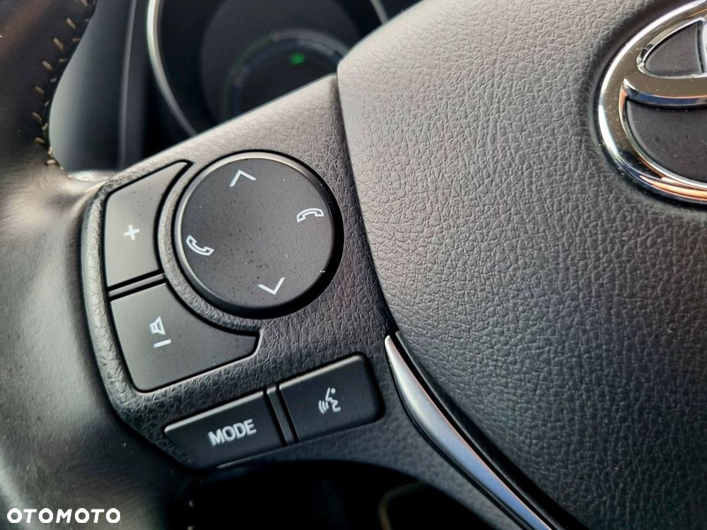 Toyota Auris Hybrid 135 Prestige - 16