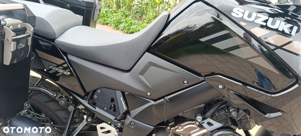 Suzuki V-STROM - 25