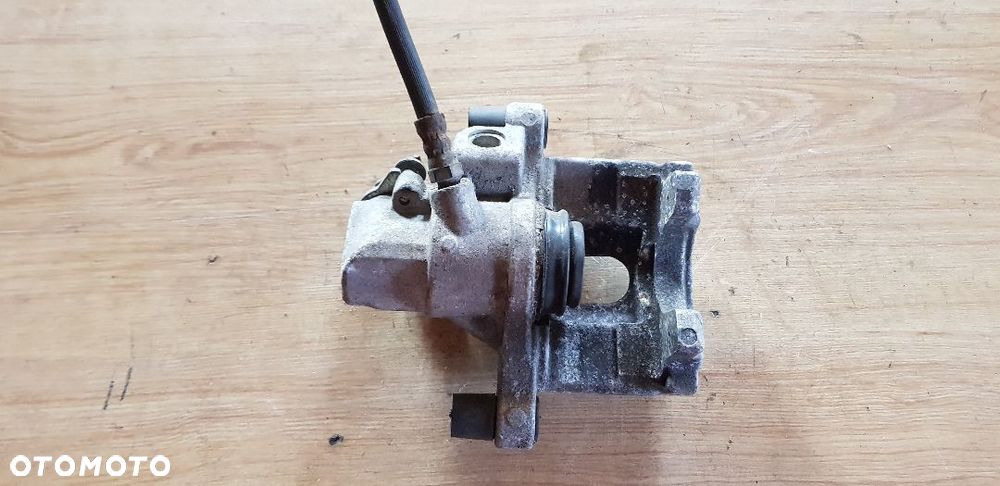 FORD FOCUS MK  II ZACISK HAMULCOWY LEWY TYŁ - 2