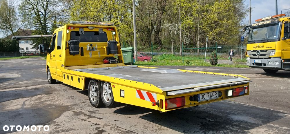 Mercedes-Benz Sprinter - 11