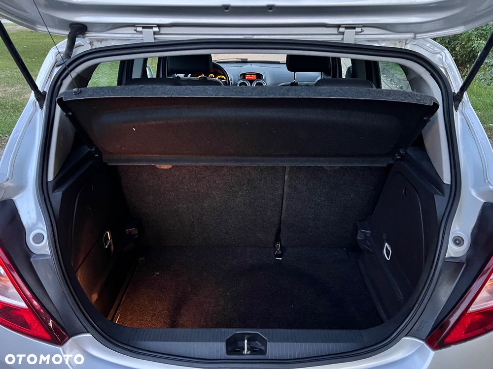 Opel Corsa 1.2 16V Cosmo - 9