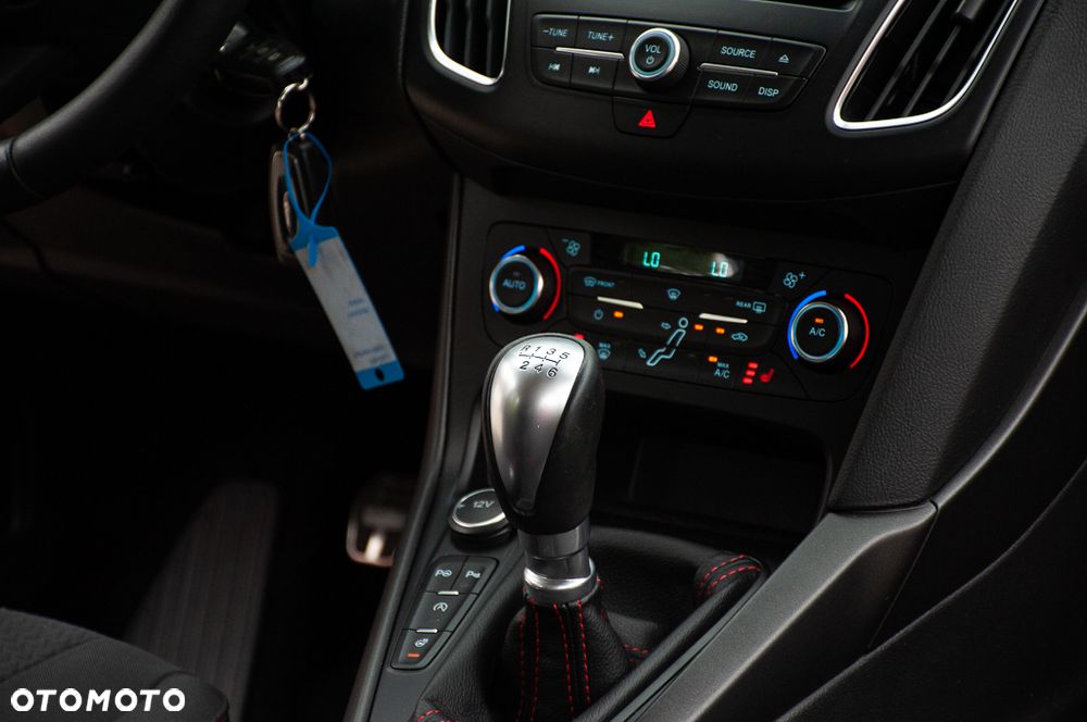 Ford Focus SW 1.5 EcoBoost S&S ST-LINE - 21