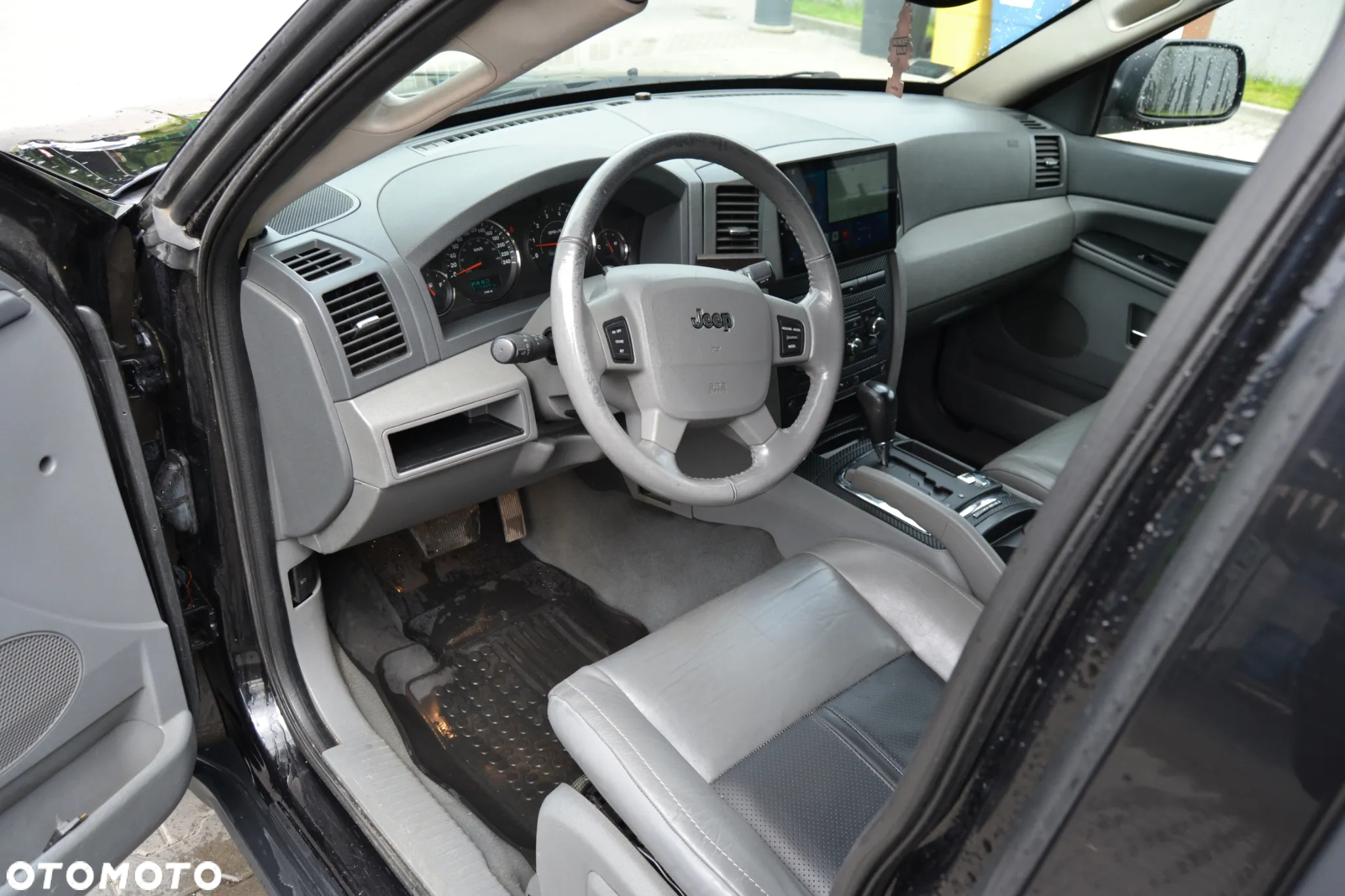 Jeep Grand Cherokee - 16
