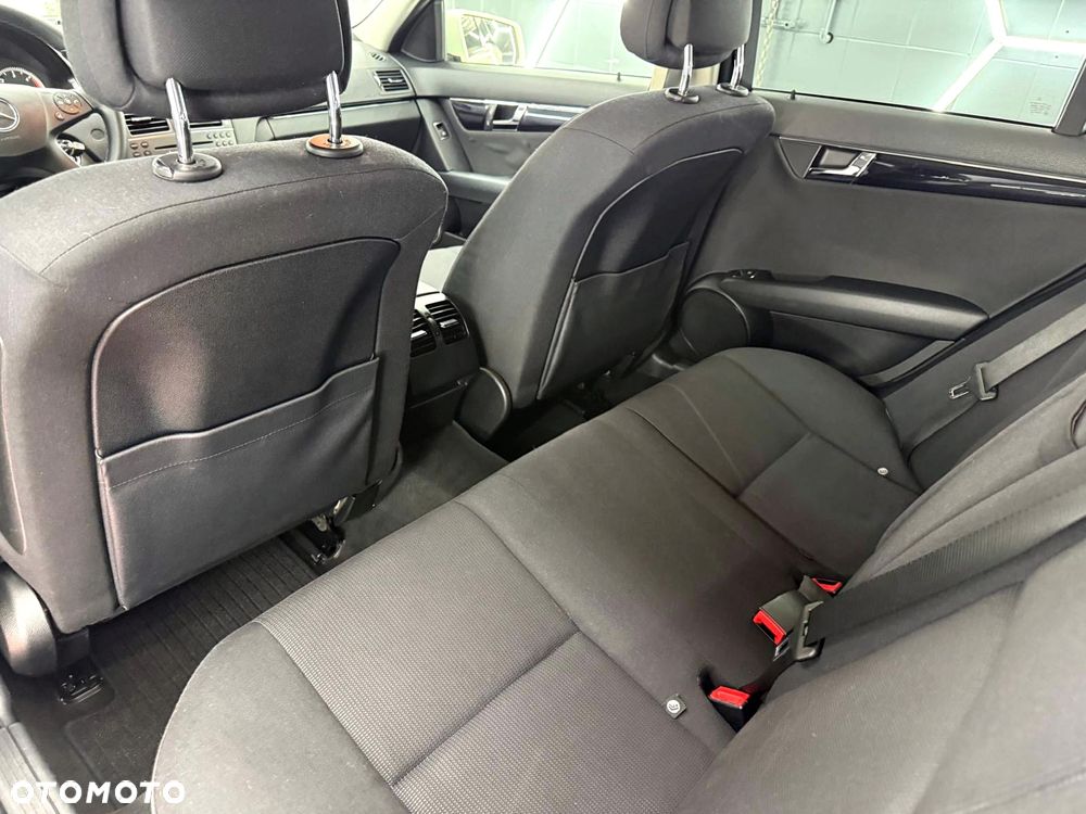 Mercedes-Benz Klasa C 220 CDI DPF (BlueEFFICIENCY) Elegance - 26
