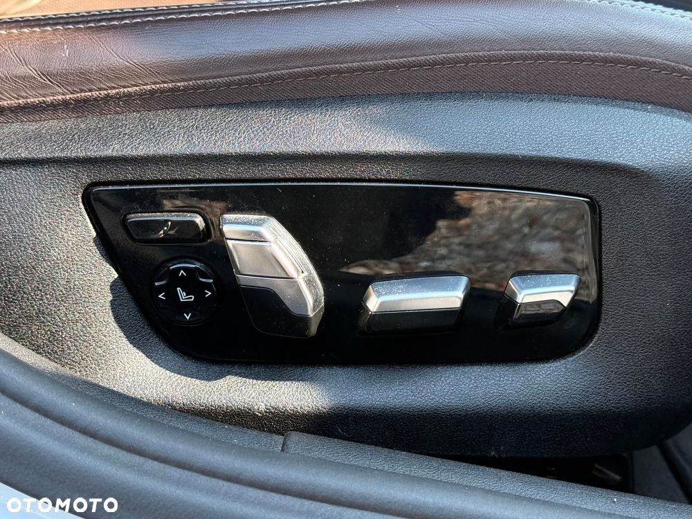 BMW Seria 5 530i Luxury Line - 22