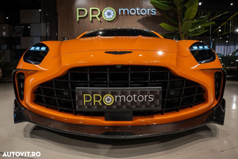 Aston Martin V8 Vantage - 11