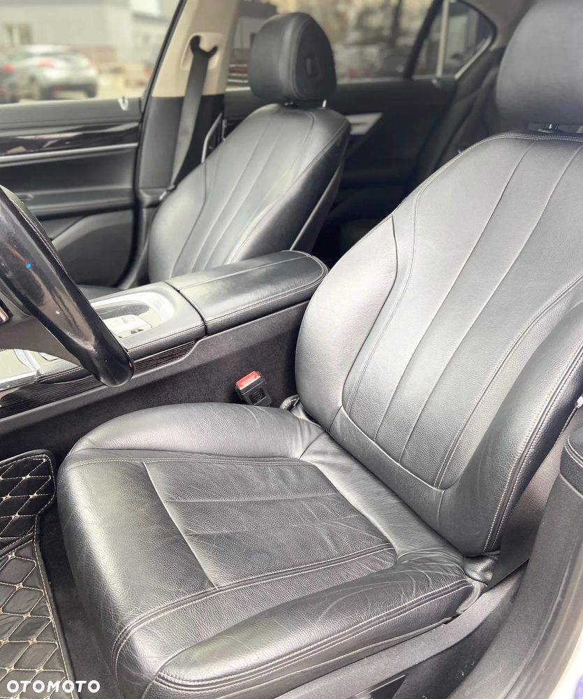 BMW Seria 7 740e iPerformance - 14