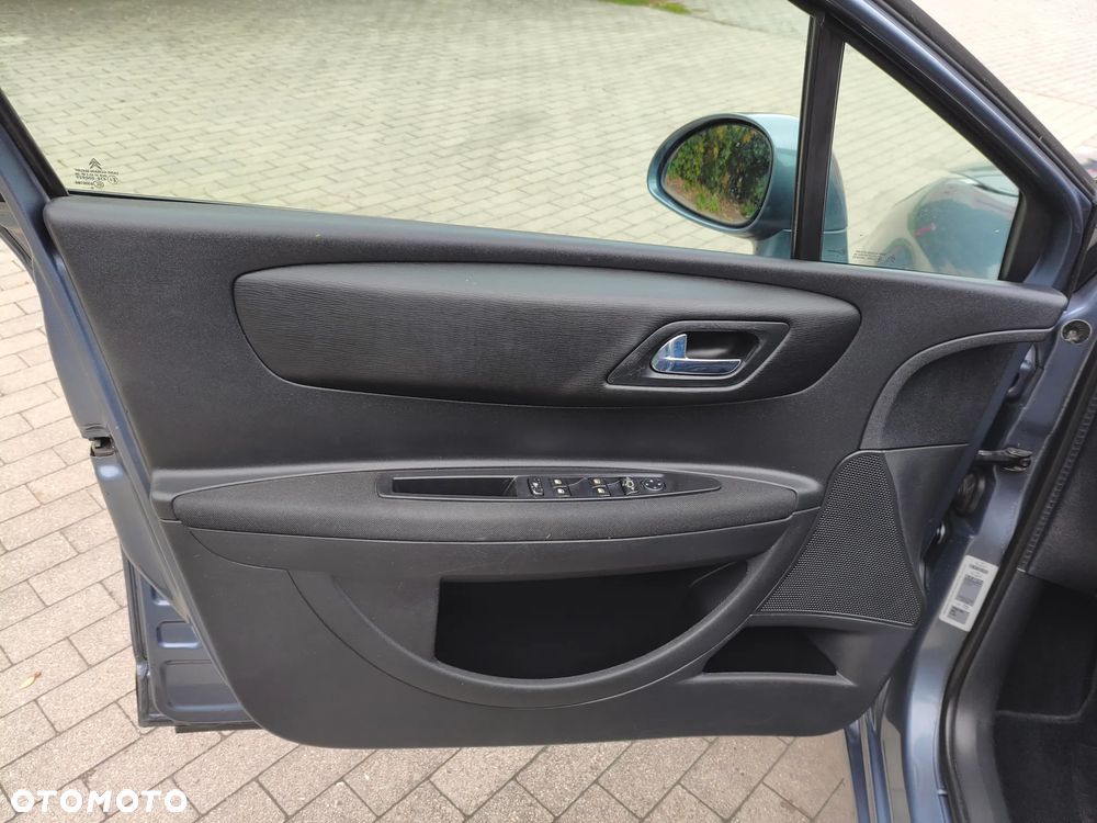 Citroën C4 HDi 110 FAP Style - 16