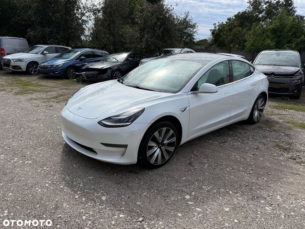 Tesla Model 3 - 3
