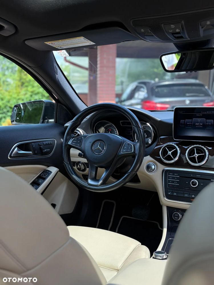 Mercedes-Benz GLA 250 4Matic 7G-DCT Urban - 18