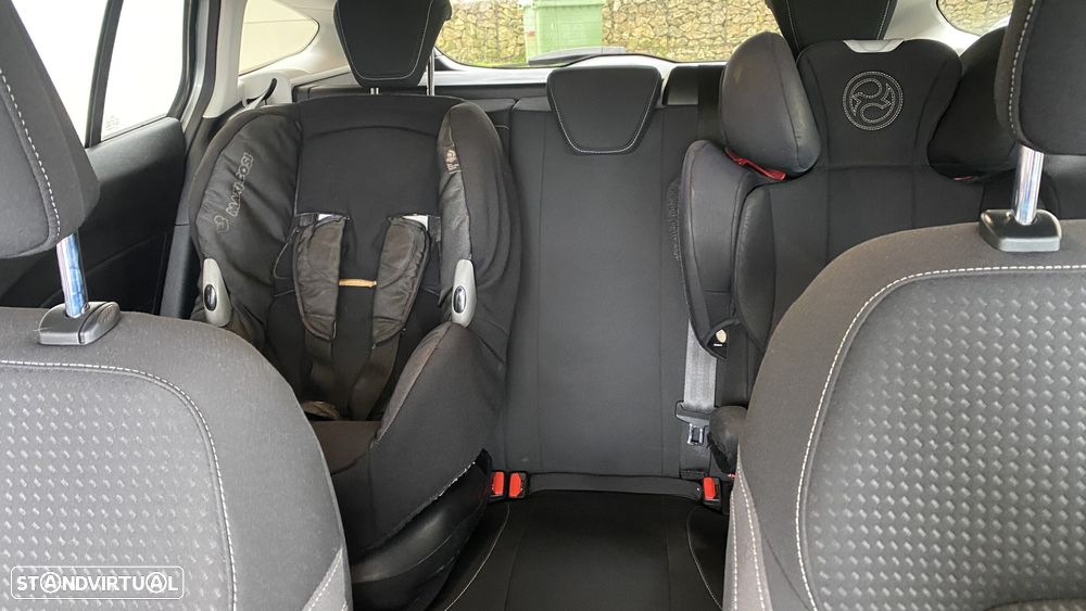 Ford Focus SW 1.5 TDCi EcoBlue Business - 12