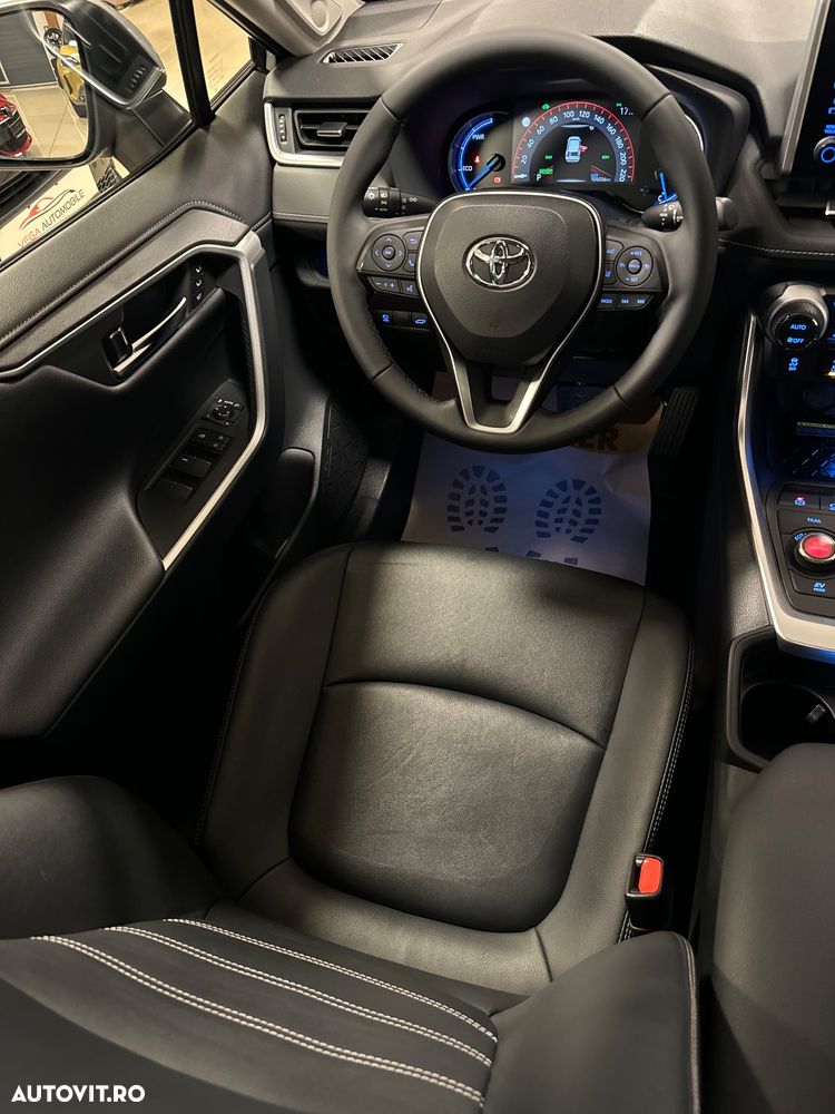 Toyota RAV4 2.5 4x4 Hybrid Team Deutschland - 11