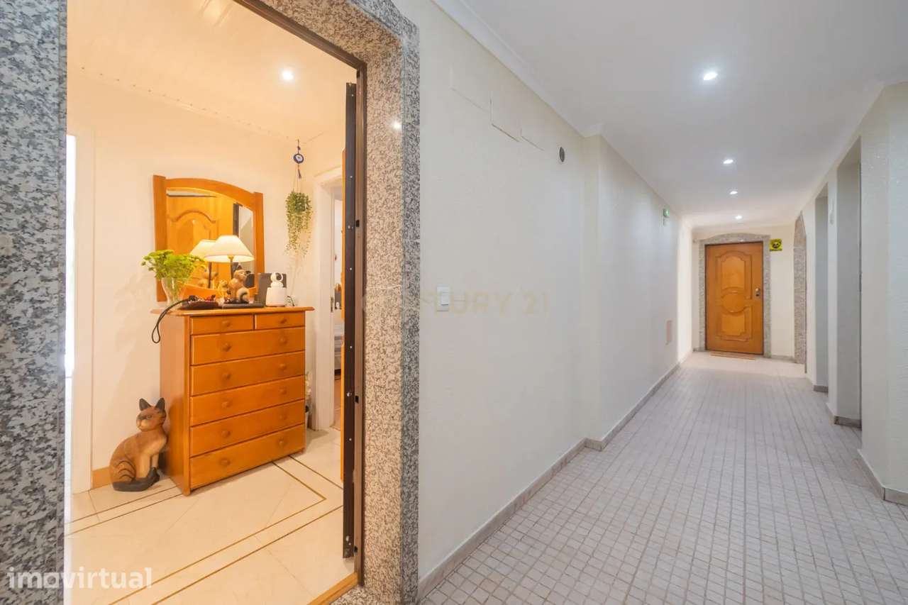 Massamá - Apartamento T2 com terraço 60m2, junto da PSP - Grande imagem: 3/35