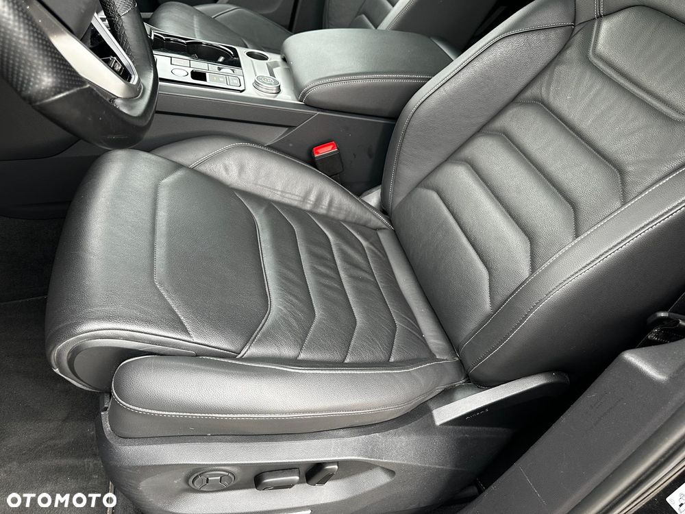 Volkswagen Touareg 3.0 V6 TDI 4Motion R-Line - 13