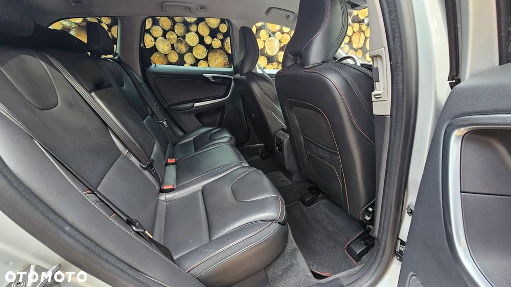 Volvo XC 60 D3 Drive-E Ocean Race - 20