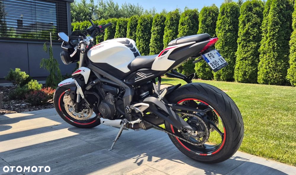 Triumph Street Triple - 4