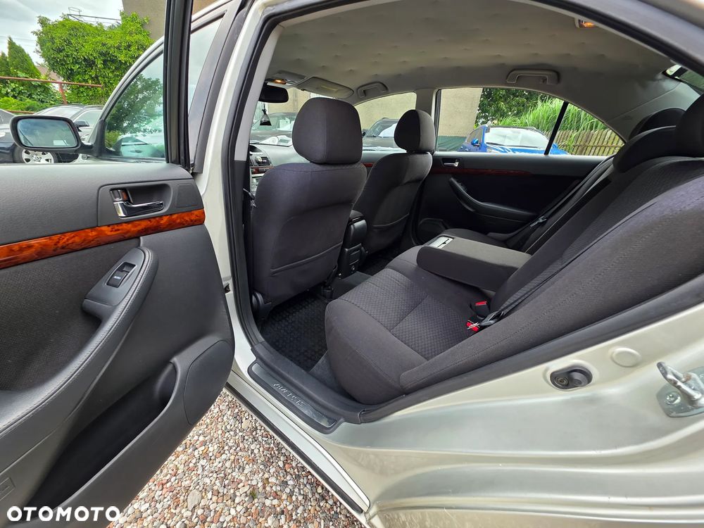 Toyota Avensis 2.0 VVT-i Automatik Sol - 8