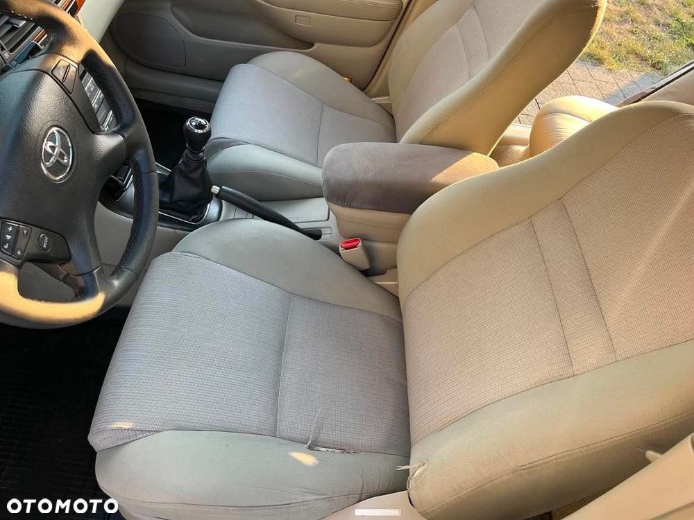 Toyota Avensis - 4