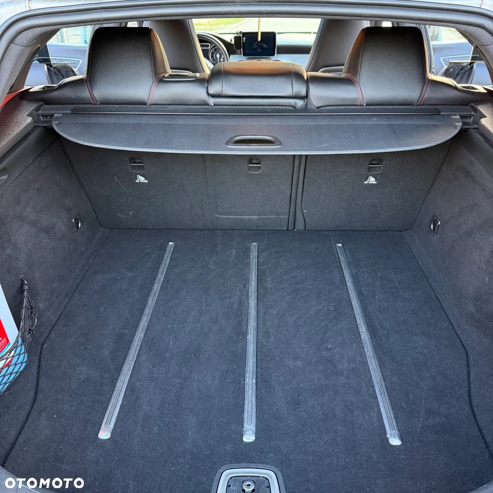 Mercedes-Benz CLA 45 AMG 4Matic 7G-DCT - 18