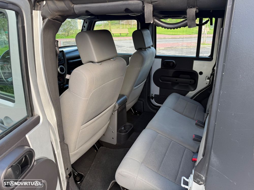 Jeep Wrangler Unlimited 2.8 CRD ATX Sahara - 28