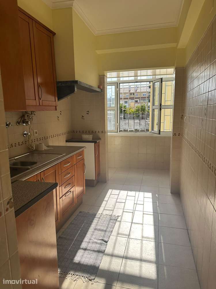Apartamento T2 no Centro de Carcavelos - Grande imagem: 2/6