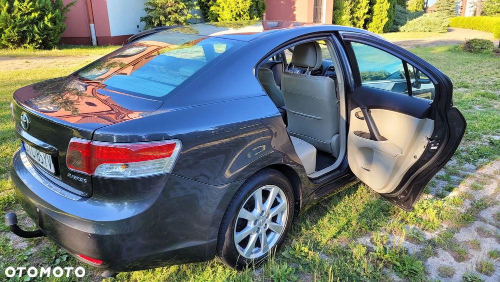 Toyota Avensis 1.8 Premium - 26