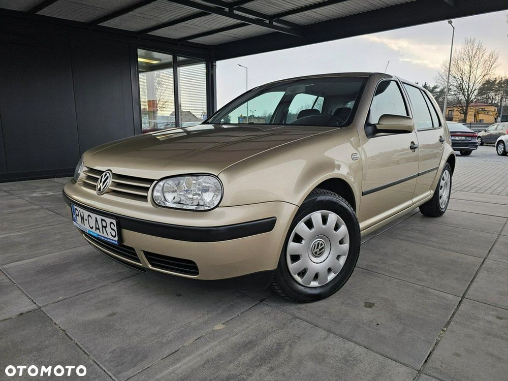 Volkswagen Golf - 1
