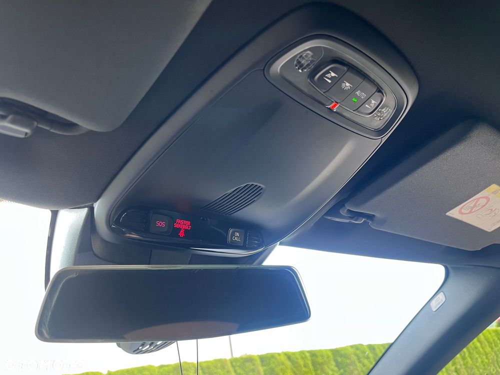 Volvo V40 D2 Drive-E R-Design Momentum - 17