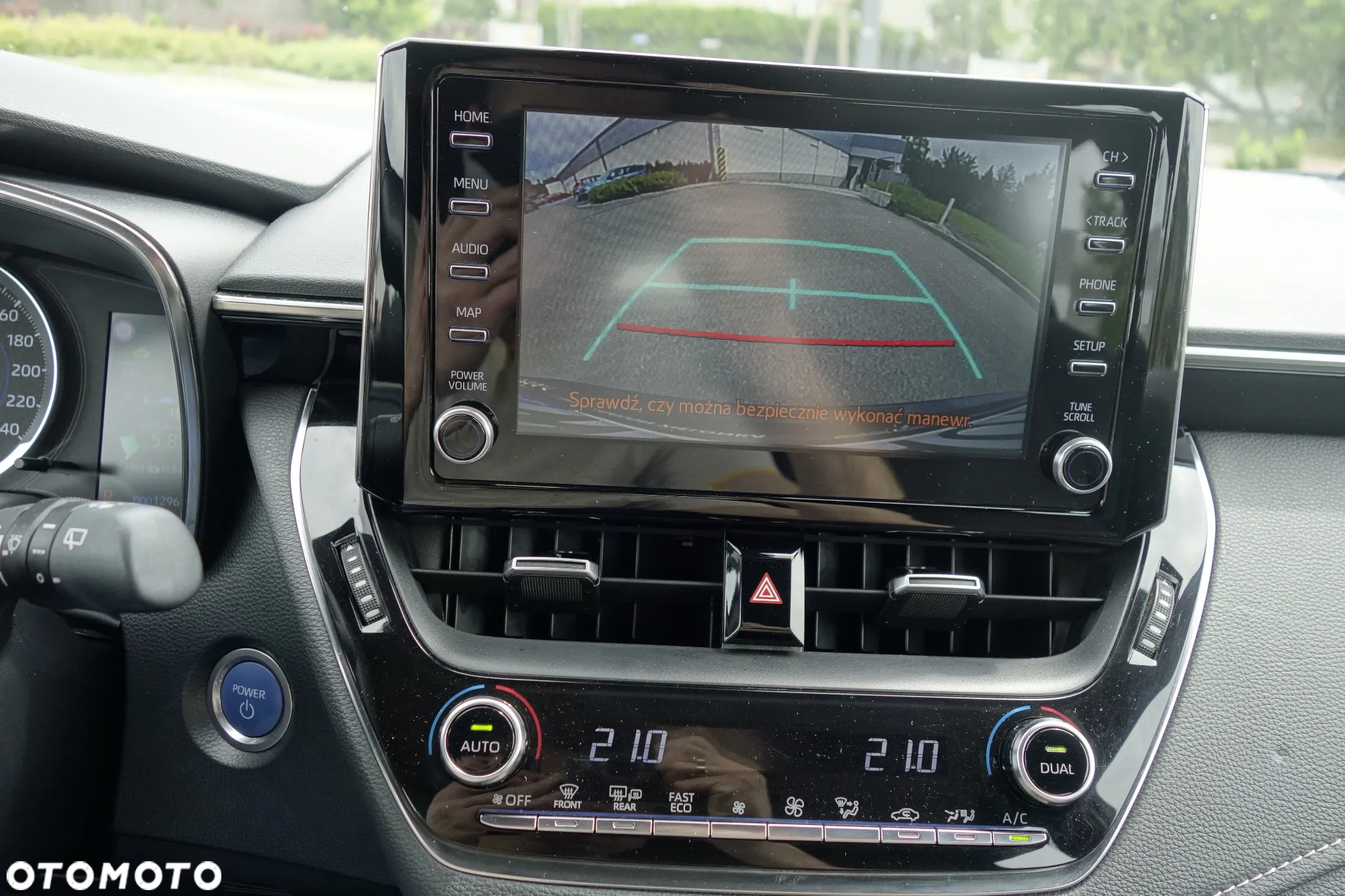 Toyota Corolla 2.0 Hybrid Comfort - 22