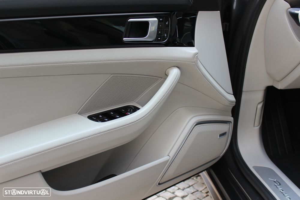 Porsche Panamera Sport Turismo 4 - 18