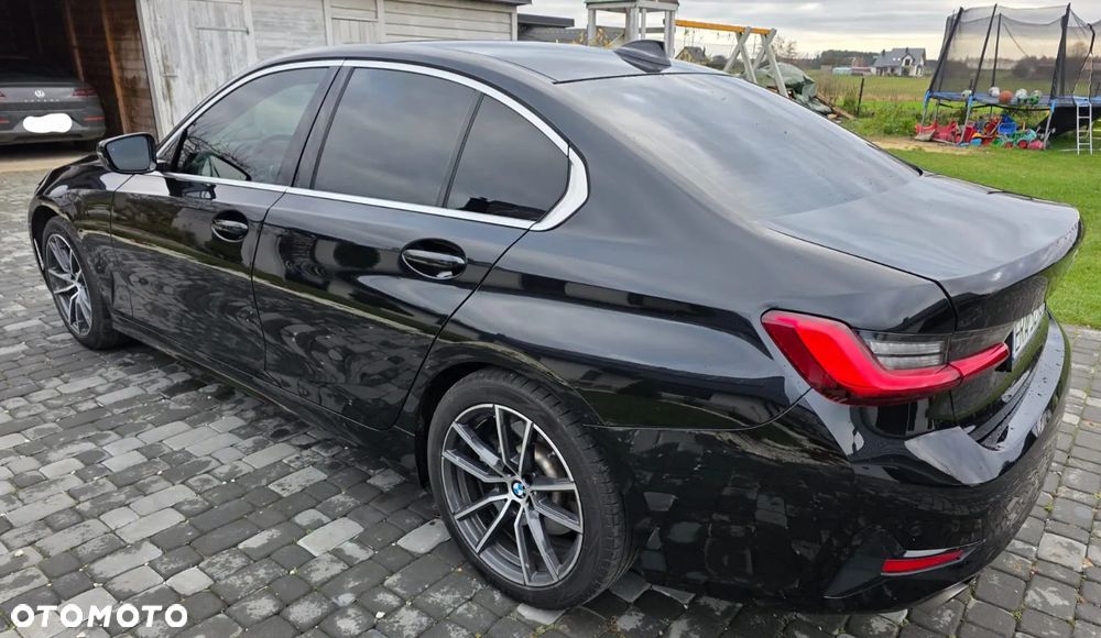 BMW Seria 3 330i Sport - 4