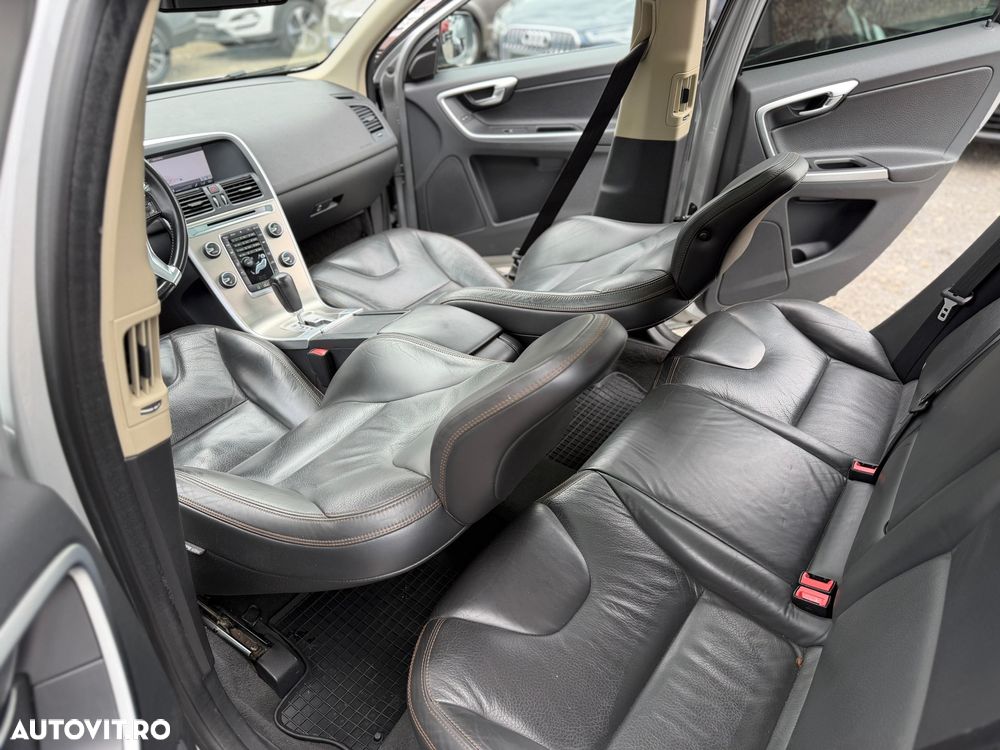 Volvo XC 60 D5AWD Ocean Race - 30