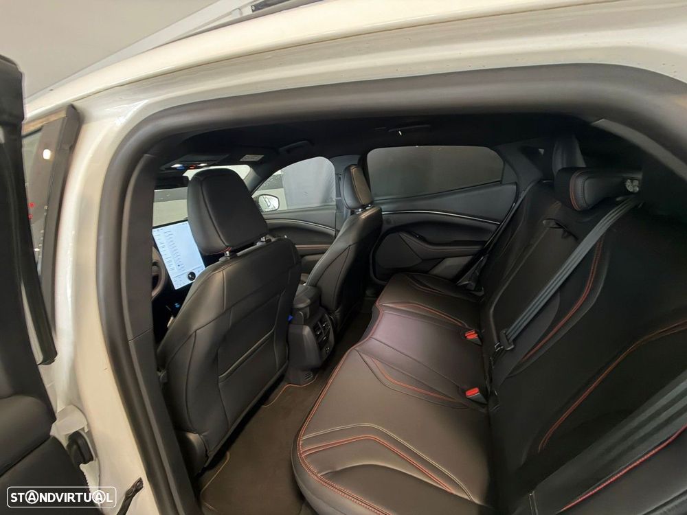 Ford Mustang Mach-E 75.7 kWh Premium AWD - 6