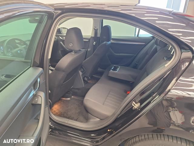 Skoda Octavia 2.0 TDI Style - 12