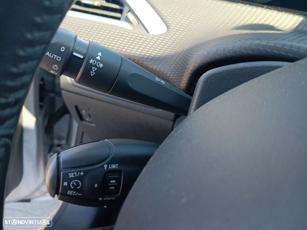 Peugeot 208 1.6 BlueHDi Style - 29