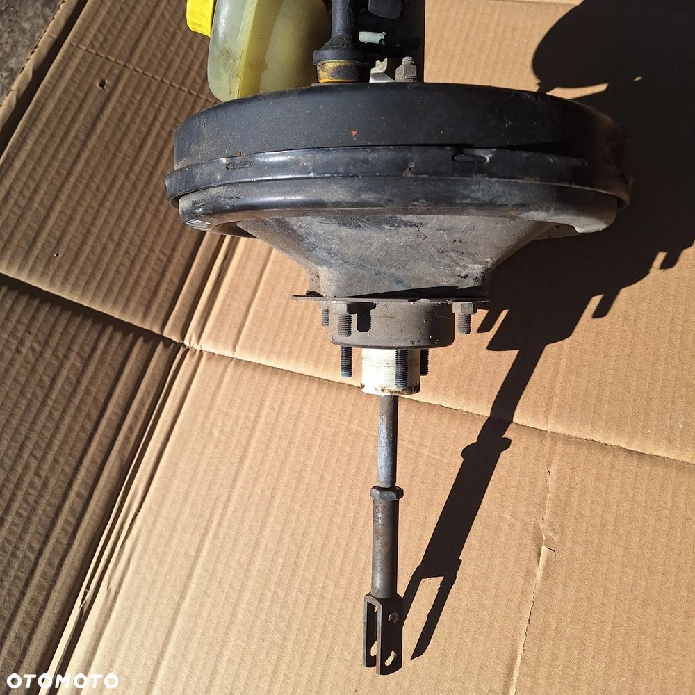 SERWO HAMULCOWE AUDI 80 2.0 8a06121105c - 3