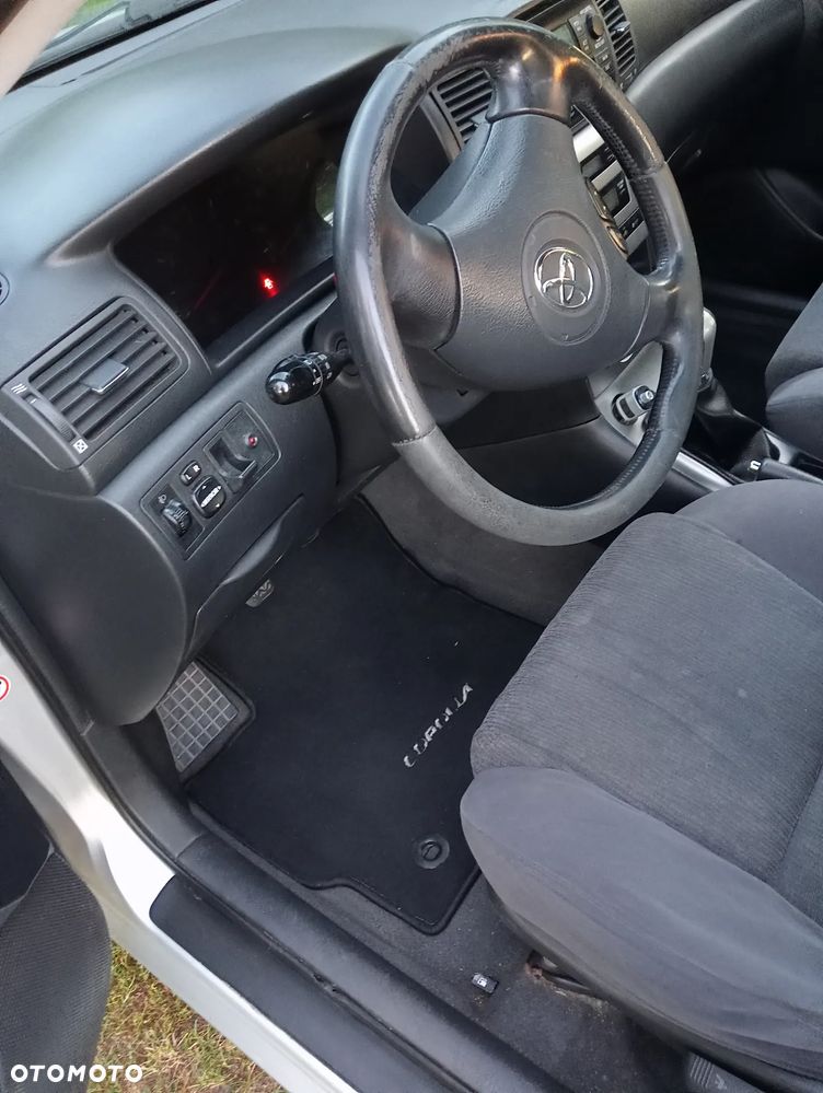 Toyota Corolla 2.0 D-4D Base - 1
