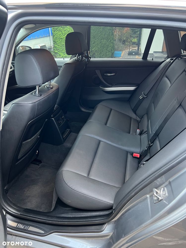 BMW Seria 3 318d Touring - 8