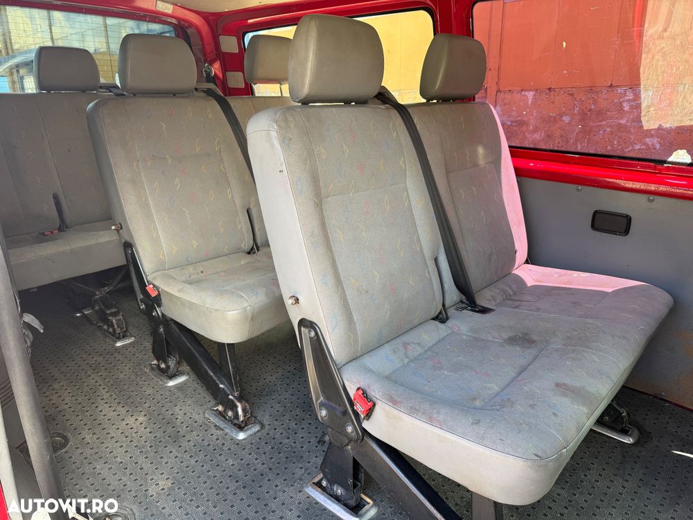 Volkswagen Transporter Caravelle Scurt (7 loc) - 9