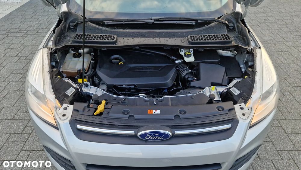 Ford Kuga 1.6 EcoBoost 2x4 Titanium - 35