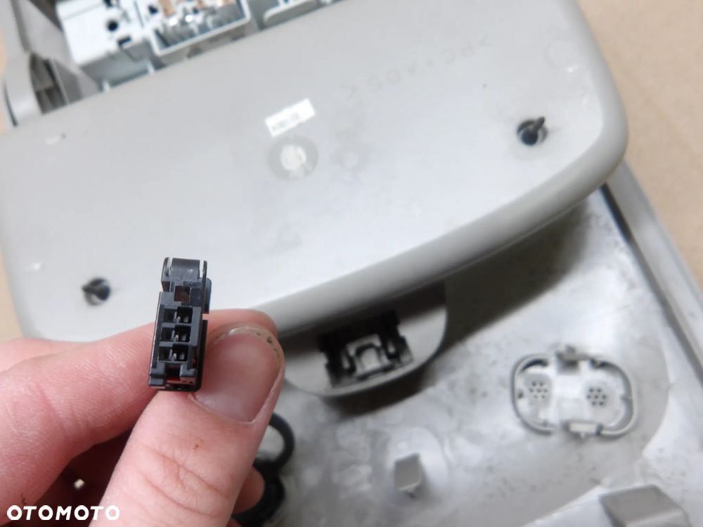 OPEL ZAFIRA C 12-16 2.0D LAMPKA PODSUFITKI SCHOWEK - 3