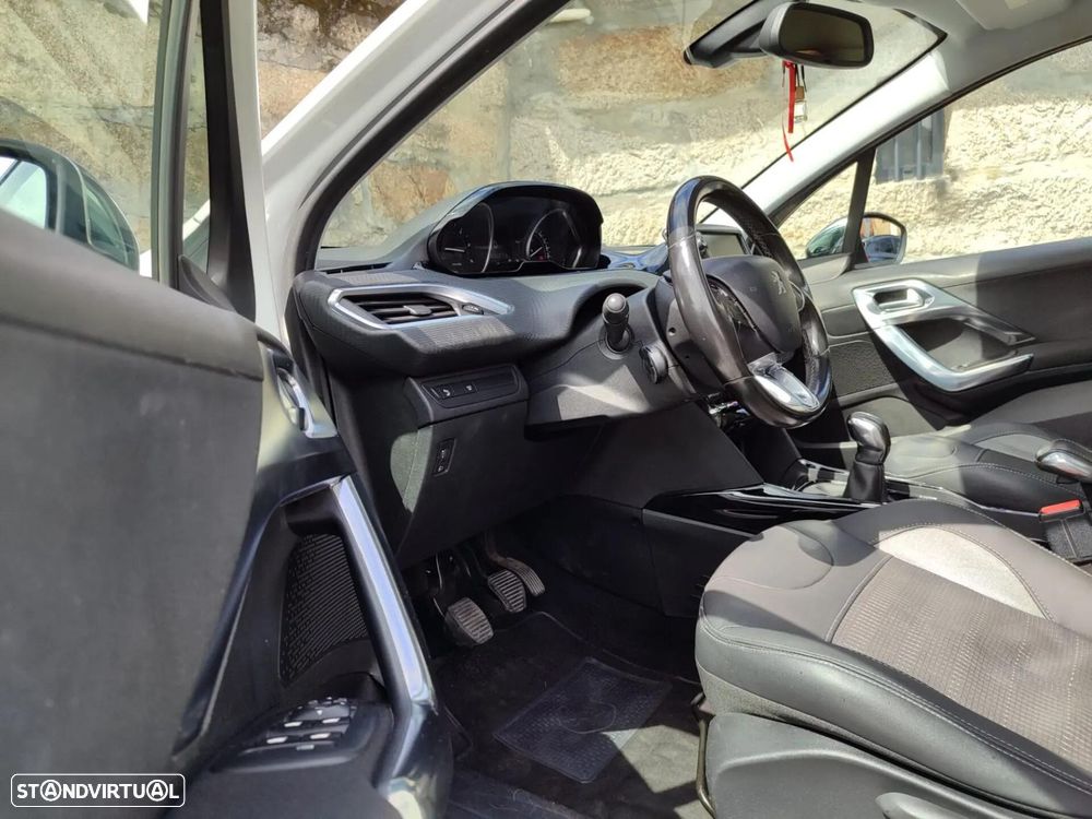 Peugeot 2008 - 12