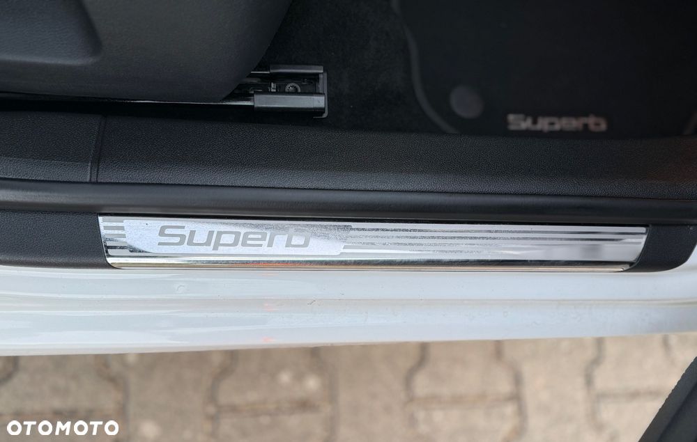 Skoda Superb 2.0 TDI DSG Exclusive - 25